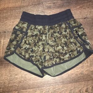 Lululemon Tracker Short Mystic Jungle